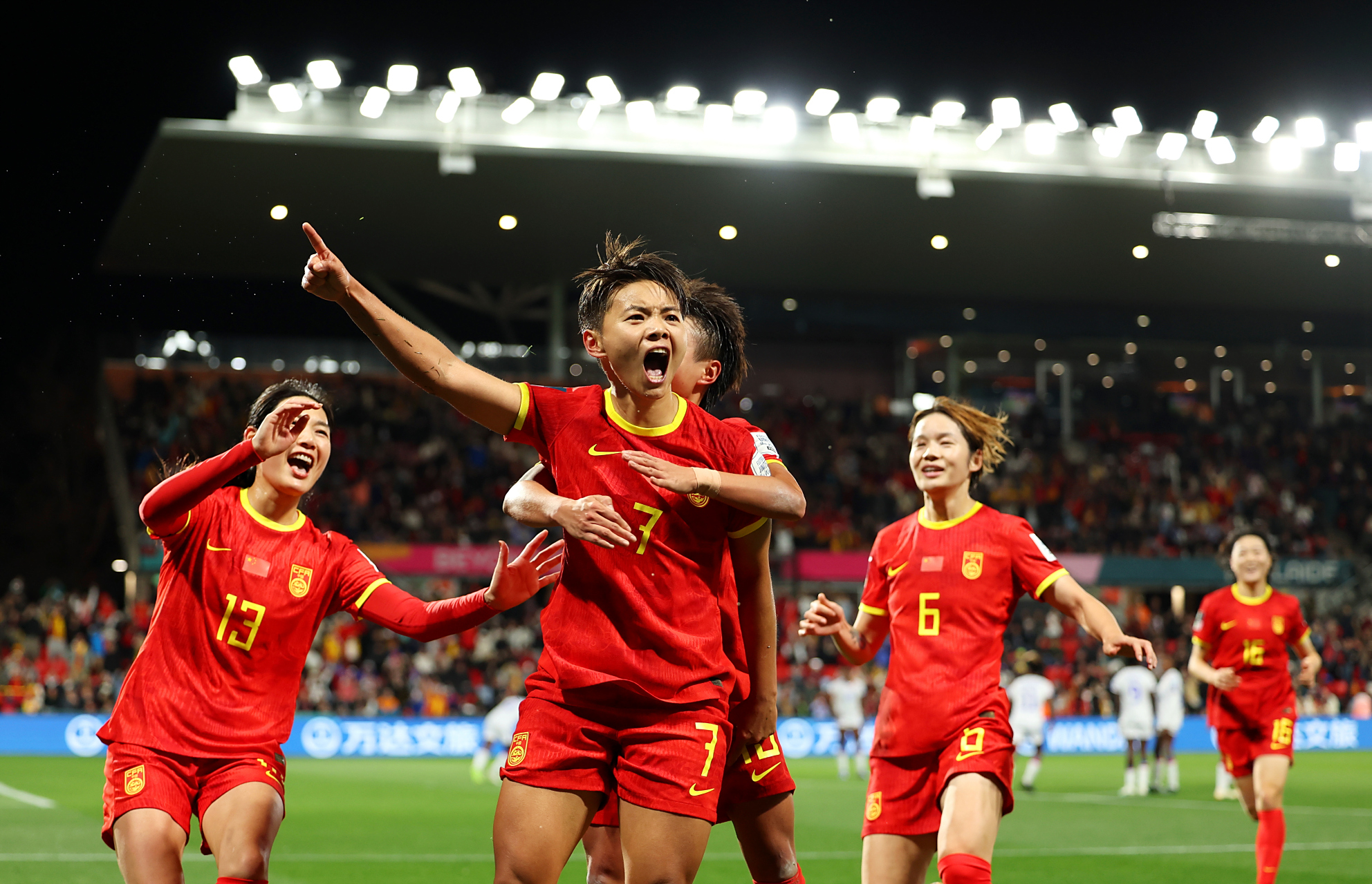 国内女足比赛精彩纷呈,吸引众多球迷 国内女足比赛精彩纷呈,吸引众多球迷
