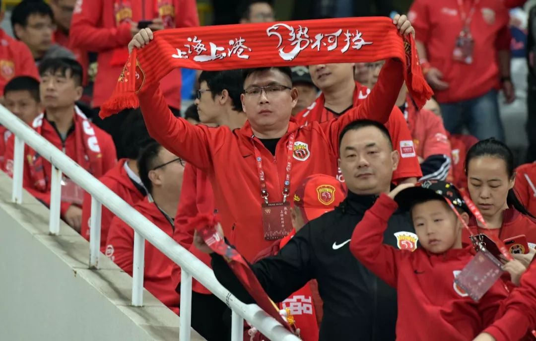 上海上港豪取连胜,领跑积分榜的简单介绍 上海上港豪取连胜,领跑积分榜的简单介绍