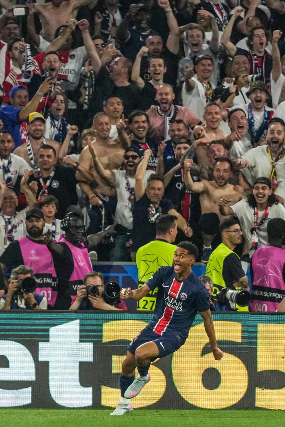 巴黎圣日耳曼豪取连胜，继续领跑法国联赛的简单介绍