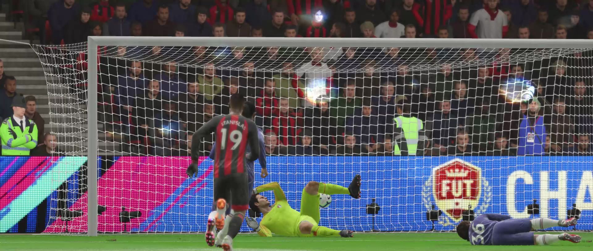 切尔西主场腰斩，ZOLA挑战教练态度的简单介绍