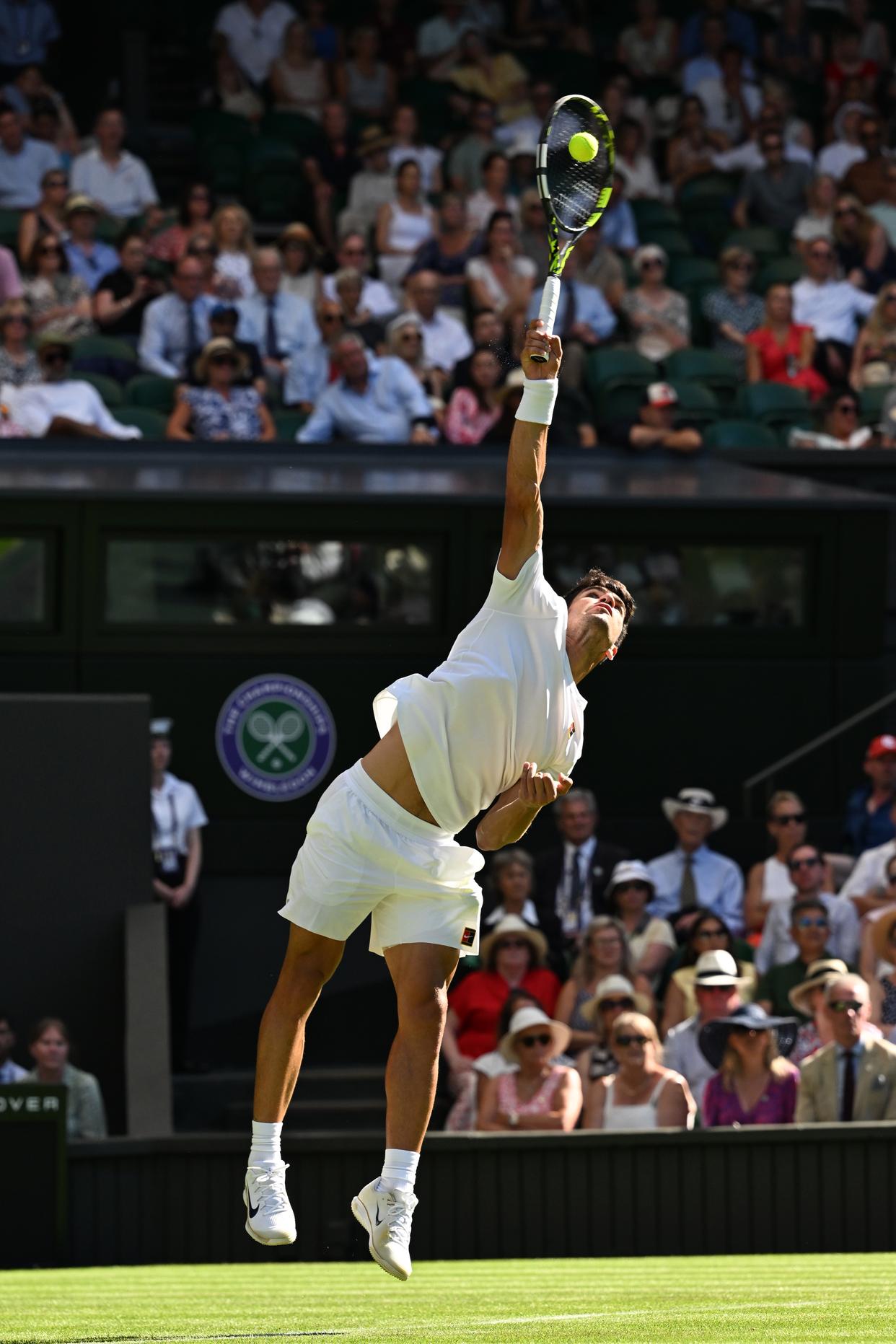 ATP总决赛轻取温网，阿尔卡拉斯惊艳四座