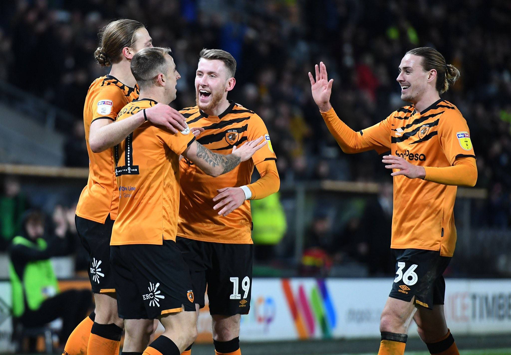 切尔西前锋吉鲁梅开二度，助球队客场大胜赫尔城