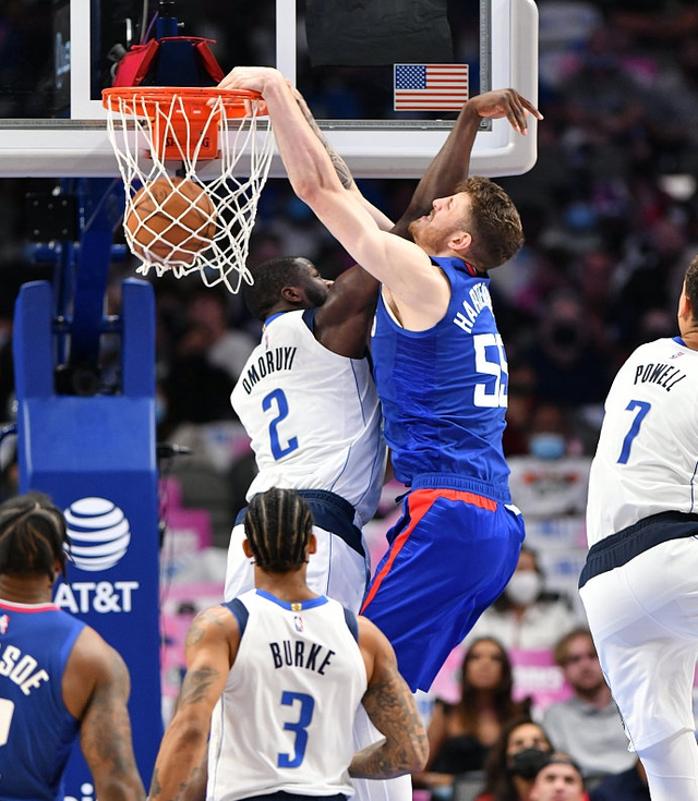 快船力克鹈鹕，周琦扛起全队