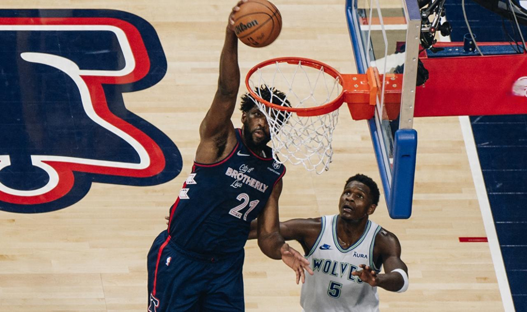 快船轻取青岛队，恩比德高光表现