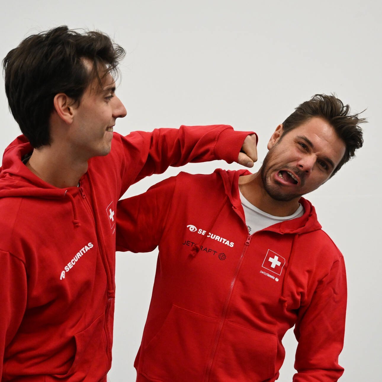 拉沃尔杯逆转戴维斯杯，兹维列夫带队取胜