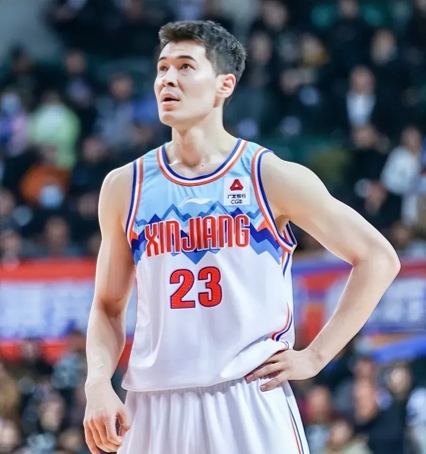 青岛队险胜新疆队，克莱状态火热