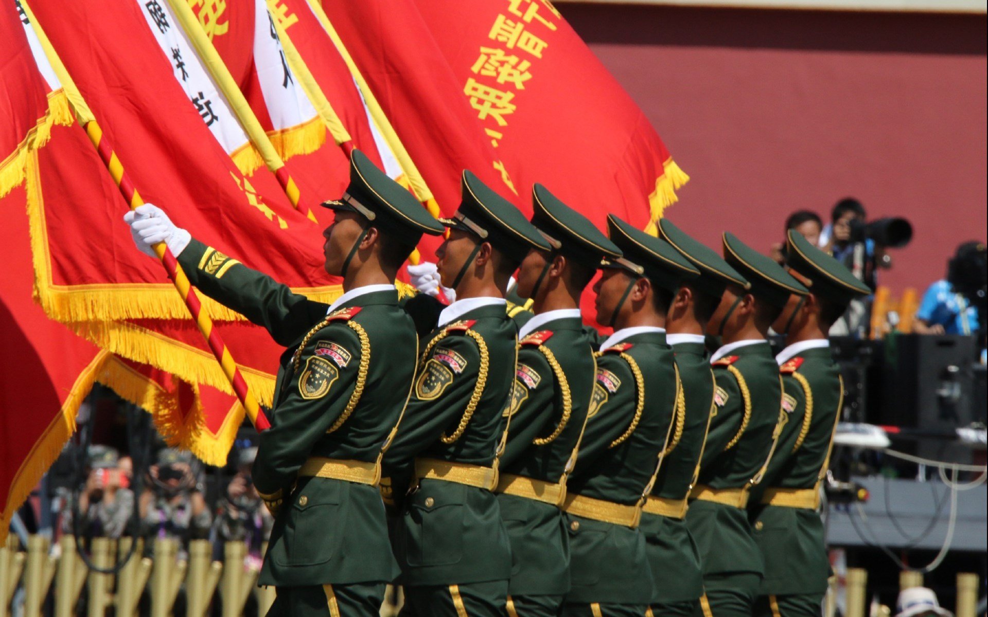 双星闪耀关键战,凯恩的爆发与阿根廷的团队突围