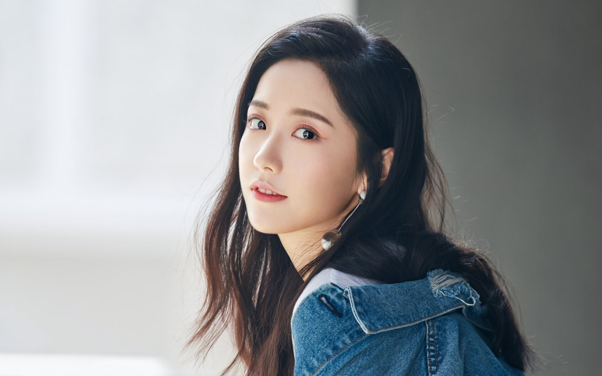 独臂擎天,寒夜中,哈利伯顿扛起一个时代的重量