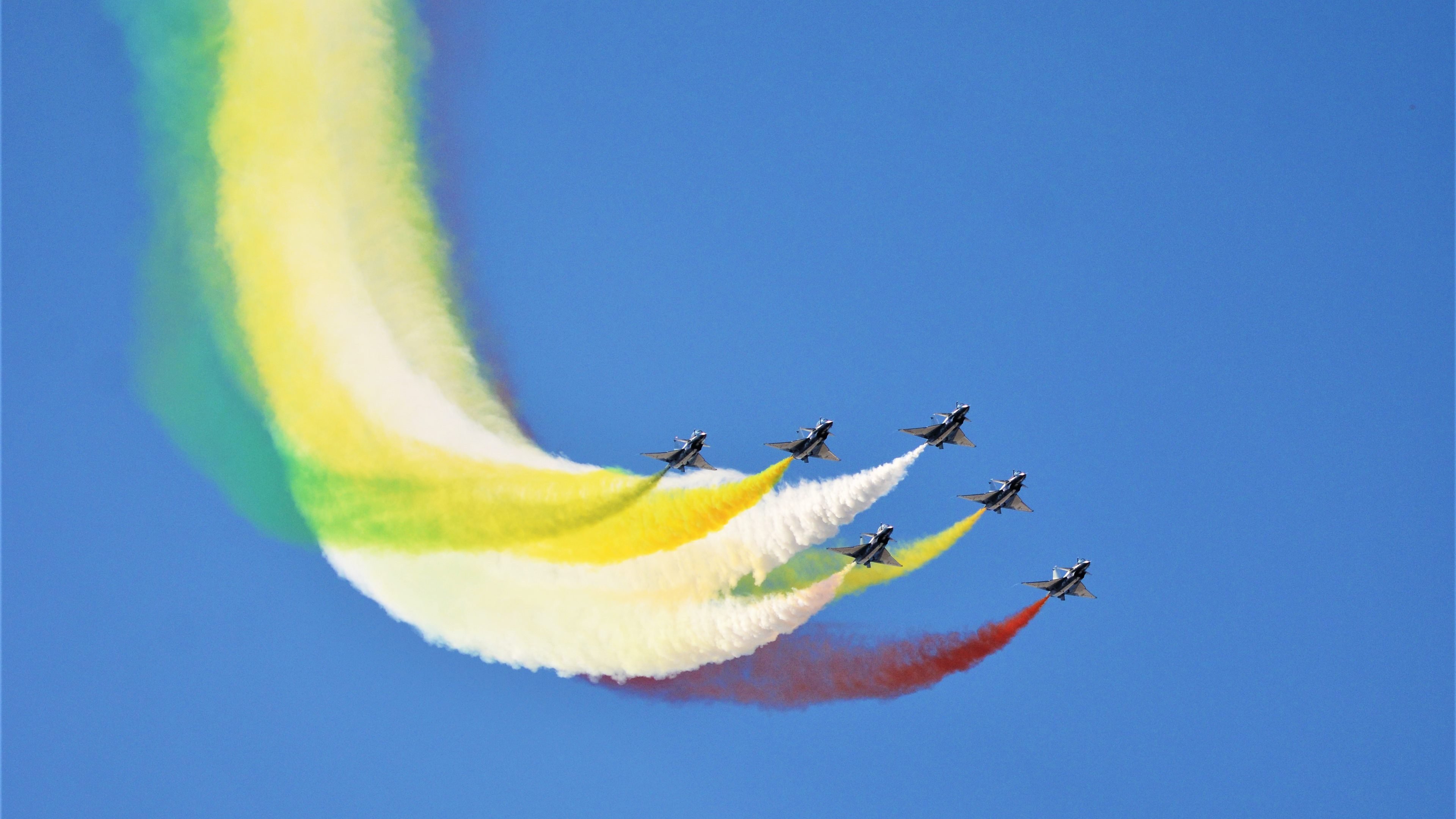 双线闪耀，法国惊险晋级，拉什福德打破心魔