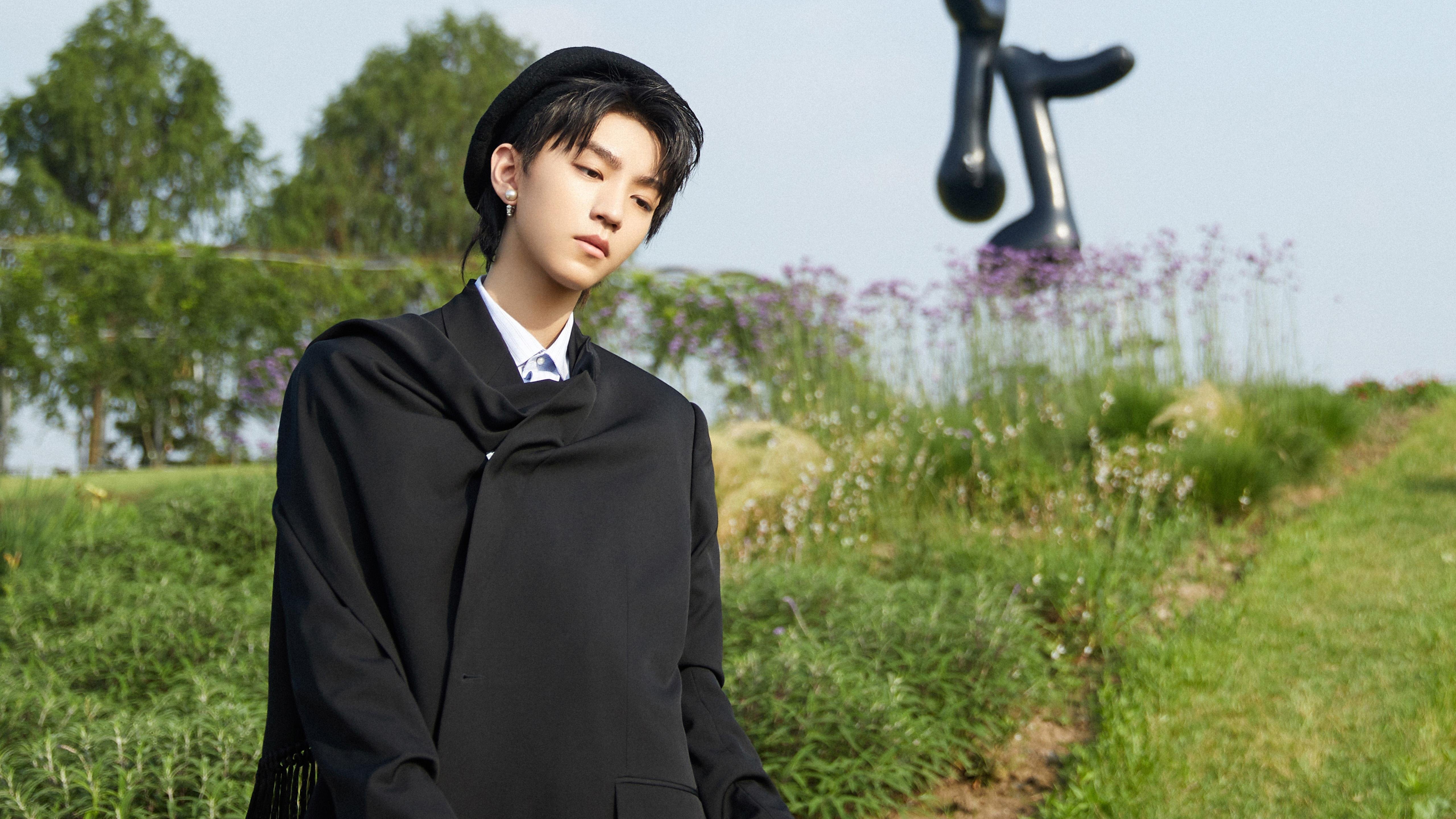 让我为你构思一个富有张力的标题并展开文章