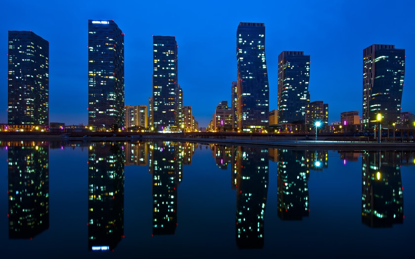 中锋教科书,不朽于微光之中