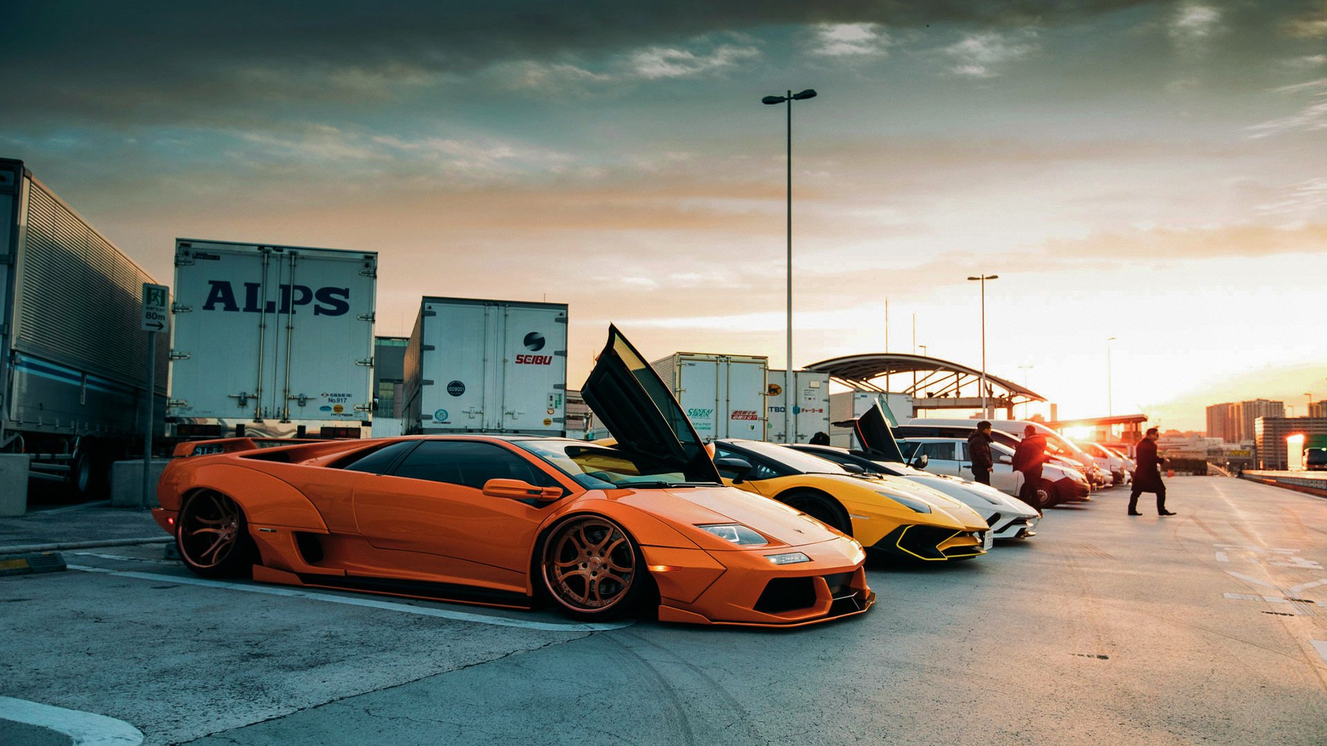 城市火箭与航天火箭之间，横跨一个霍勒迪