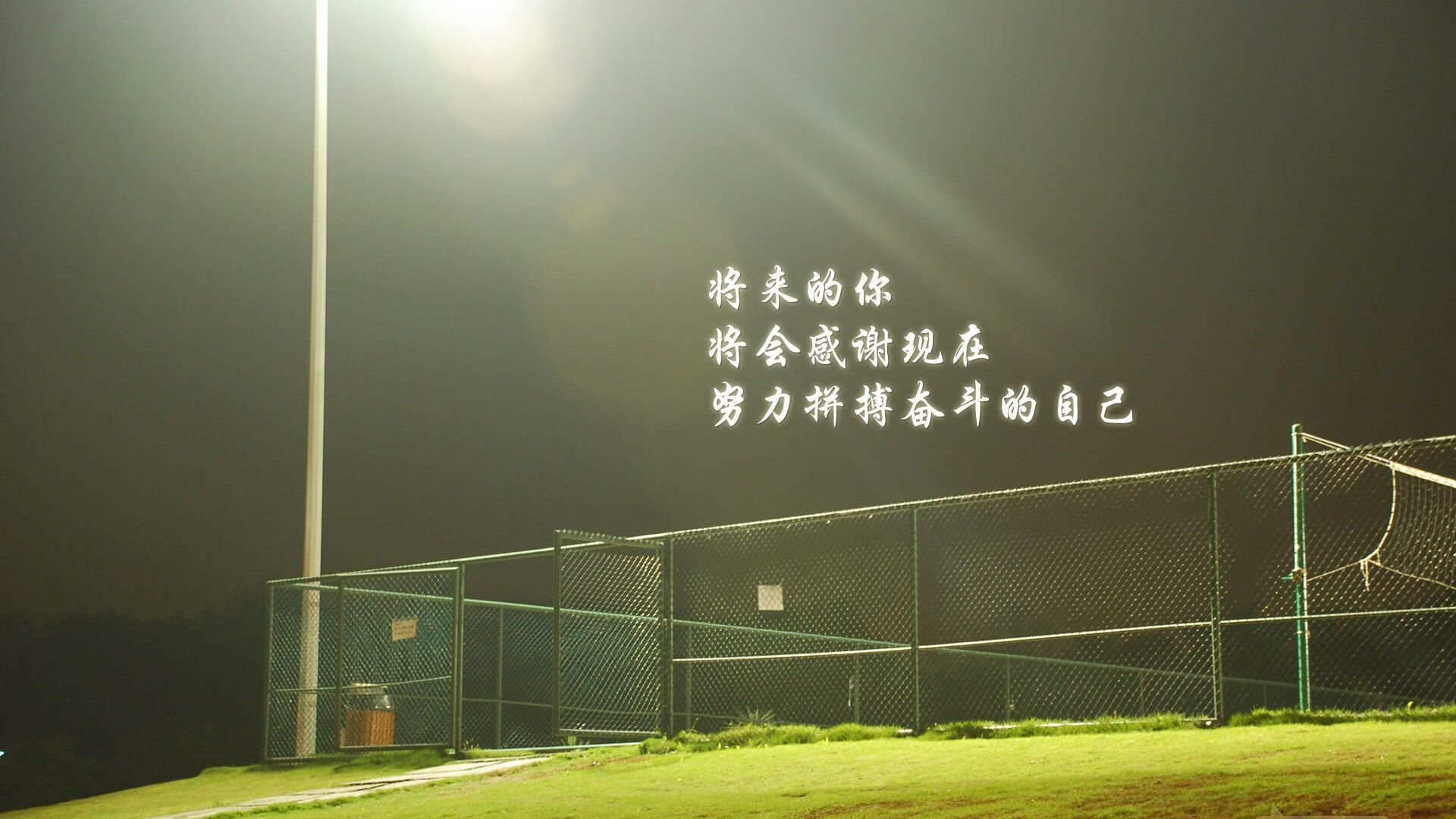 很有戏剧性和冲击力。我们先来构思几个有张力的标题，然后基于选定的标题，写一篇风格独特的文章