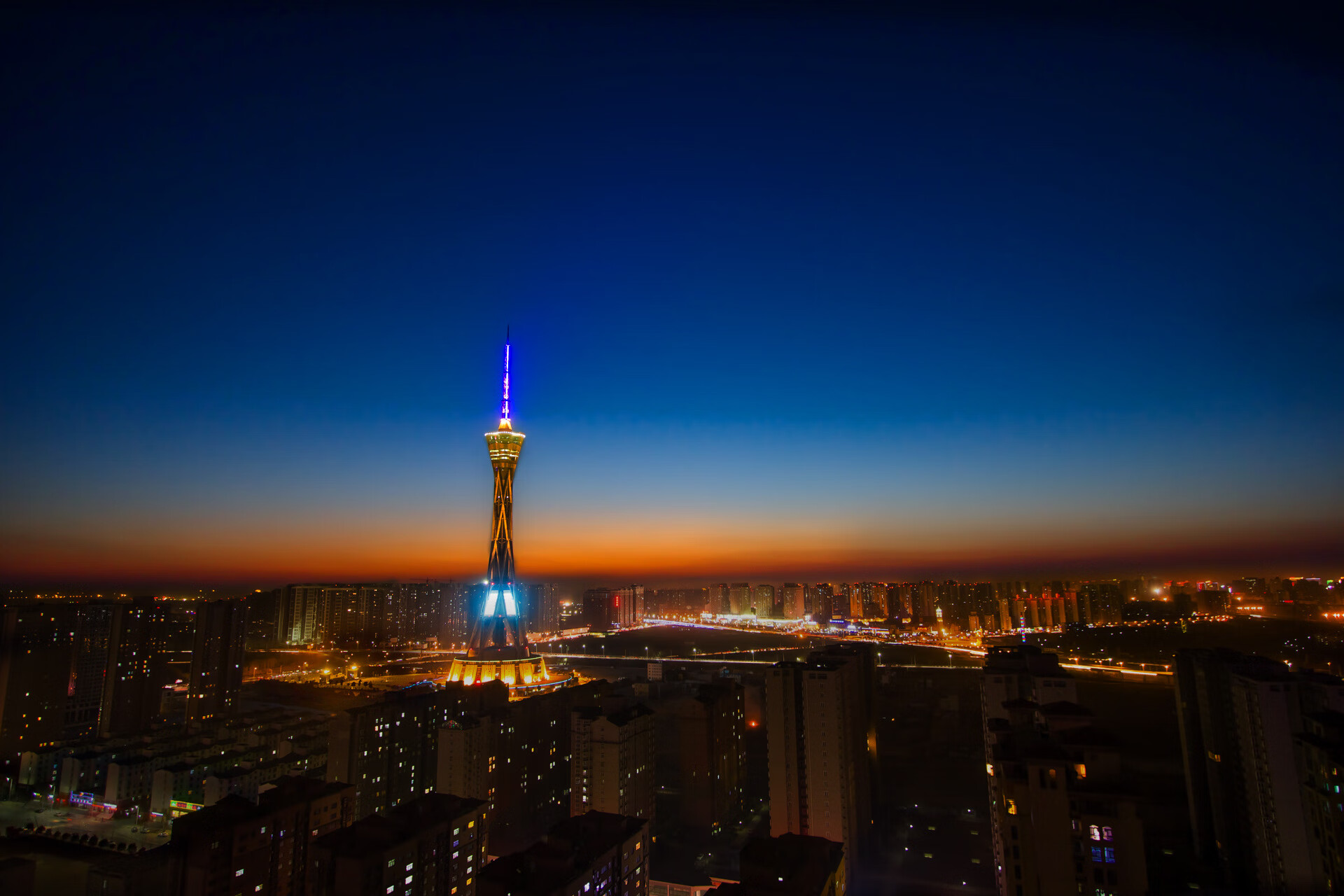 兵临城下，2026世界杯G组，英格兰三狮风暴席卷西班牙，吉鲁化身法国推土机撕裂斗牛士防线